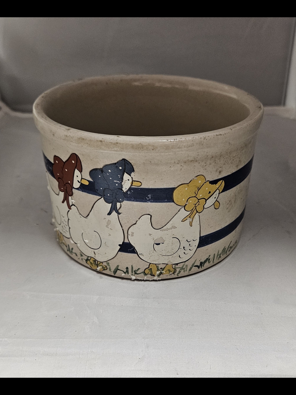 R.R.P. Co. Roseville Ohio Pottery Vtg 3 Mama Hens W/ Blue Banded Squat Crock